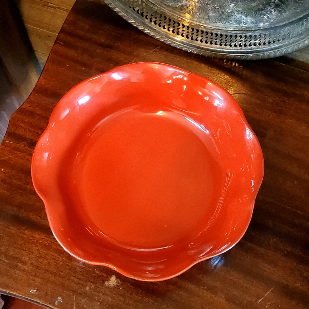 Vintage 9.5 " serving bowl by De Silva in a vibrant red Drip glaze - Picture 4 of 5